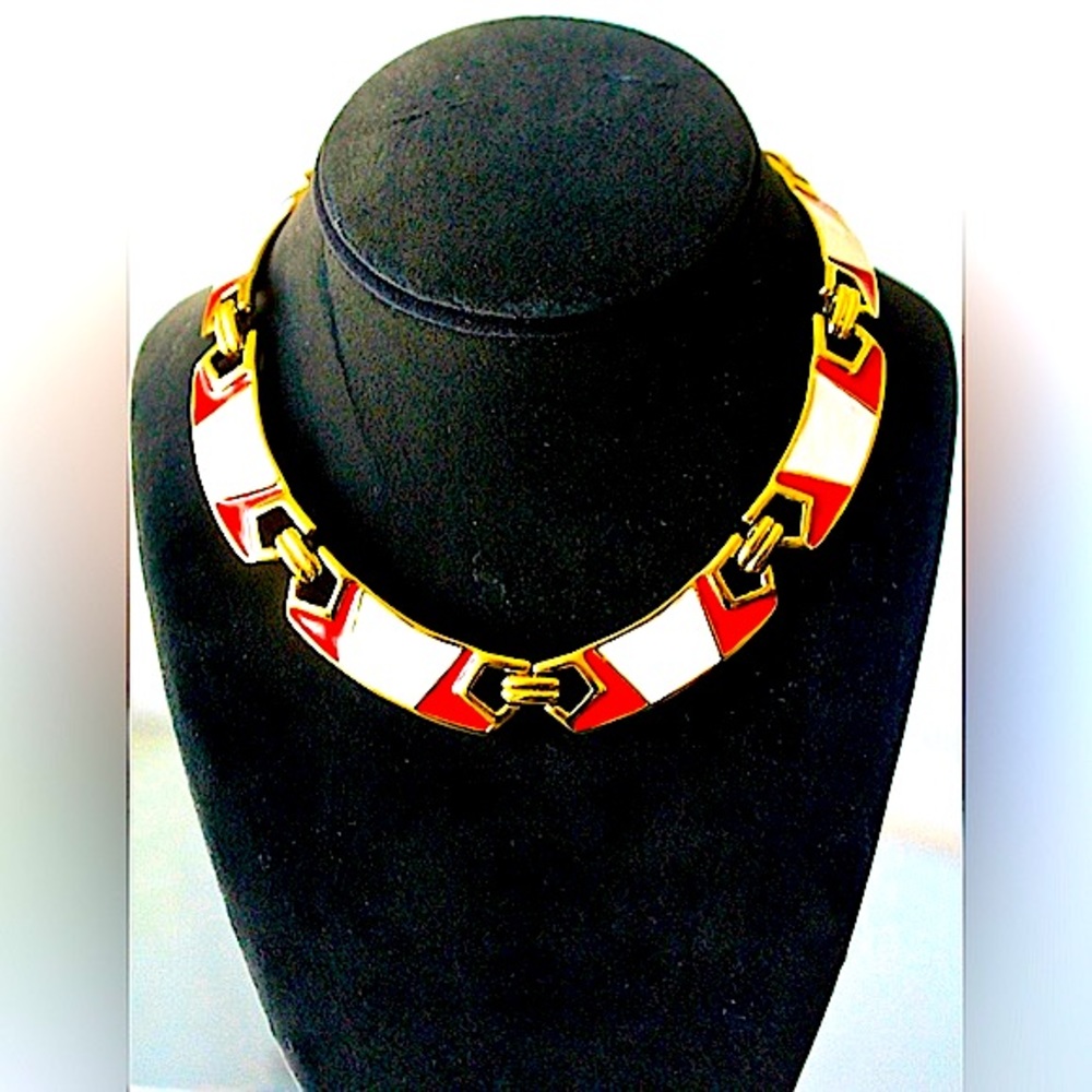 MONET NECKLACE RED CREAM GOLD LINK VINTAGE 8 LINK